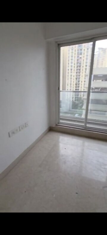 Room in 4 BHK Apartment at Sheth Avalon, Laxmi Nagar – for Rent