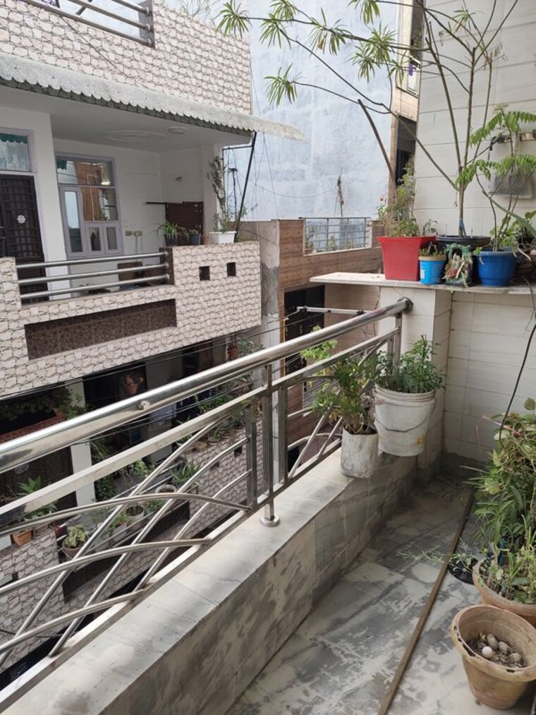 Balcony, jivan park 3 Bedroom 100 Sq.Mt. Builder Floor In Jivan Park Delhi 10128919