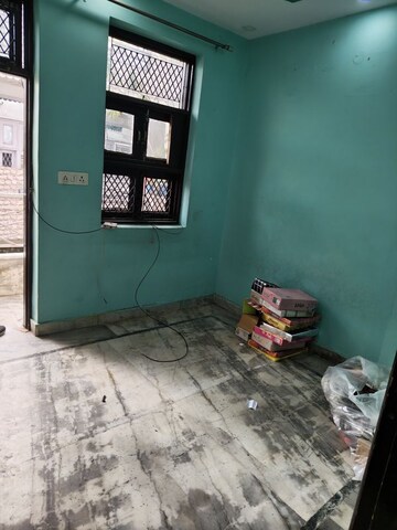 Room in 3 BHK Builder Floor at Jivan Park – for Rent