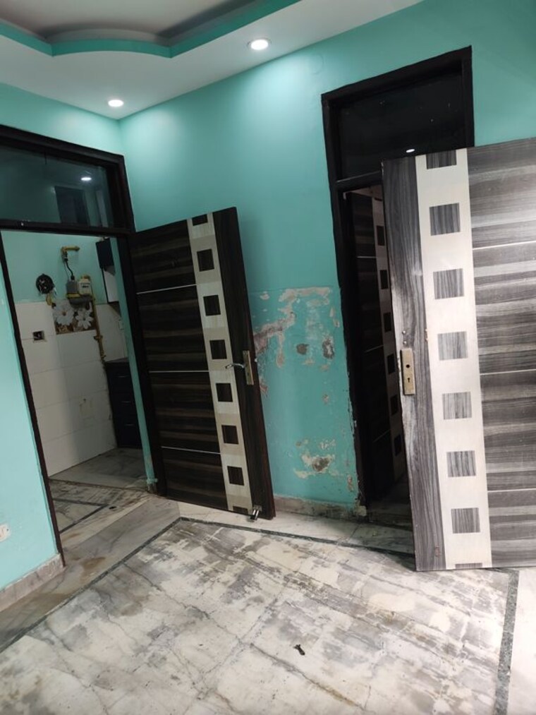 Room, jivan park 3 Bedroom 100 Sq.Mt. Builder Floor In Jivan Park Delhi 10128919