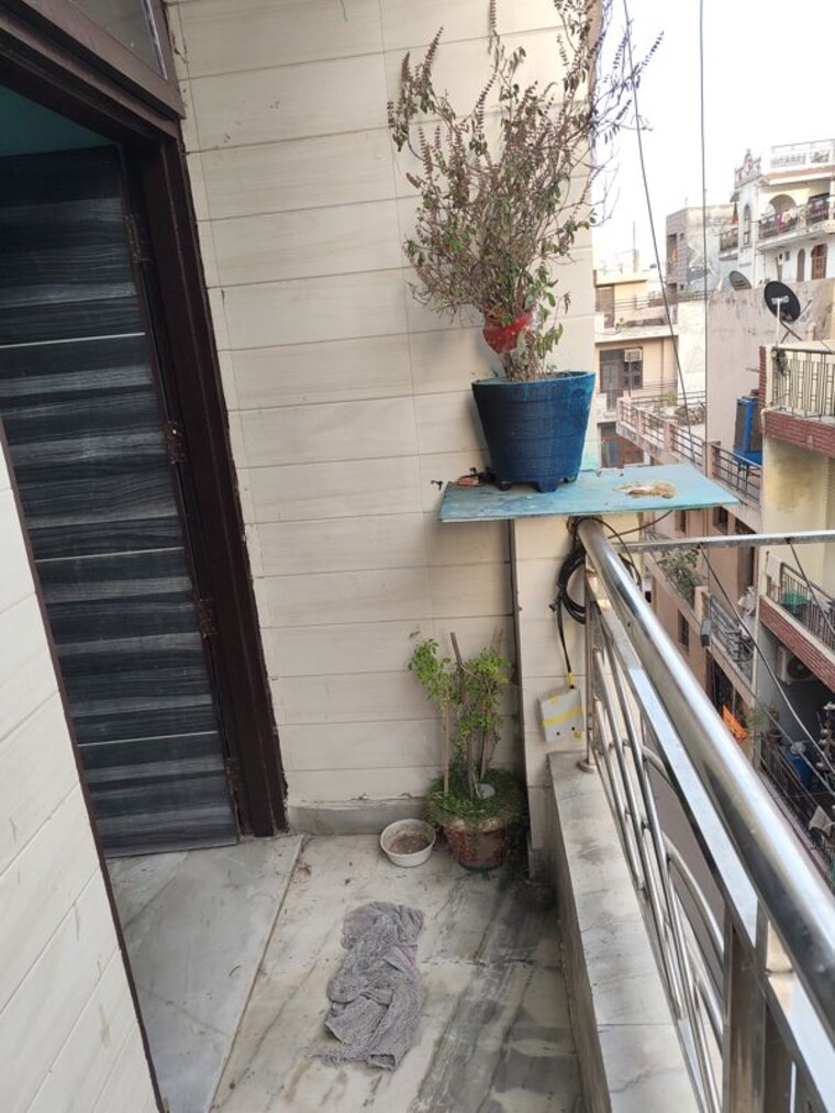 Balcony, bindapur 3 Bedroom 100 Sq.Mt. Builder Floor In Bindapur Delhi 10128925