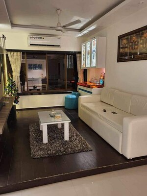 Master Bedroom in 2 BHK Apartment at Andheri West – for Rent