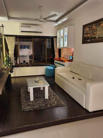 Master Bedroom in 2 BHK Apartment at Andheri West – for Rent