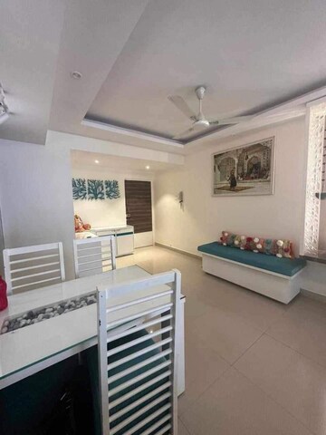 Furnished Amenities in 2 BHK Apartment at Andheri West – for Rent