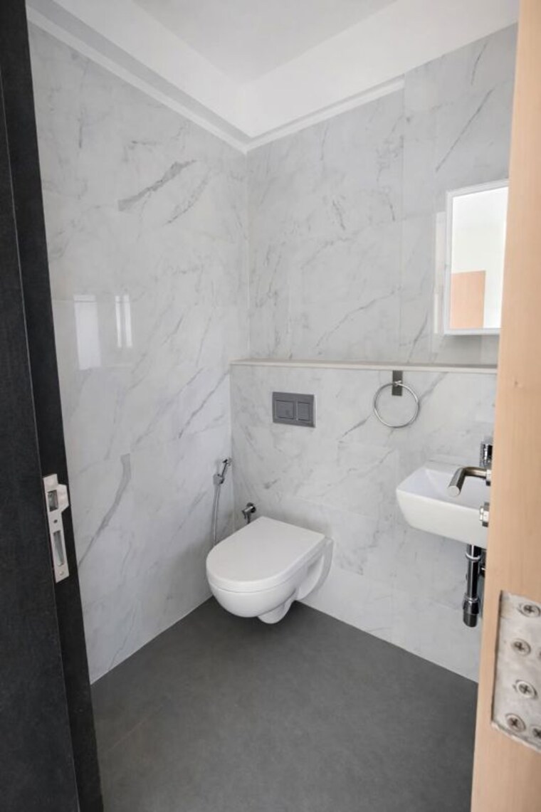 Bathroom, andheri west 3 Bedroom 1100 Sq.Ft. Apartment In Andheri West Mumbai 10128936
