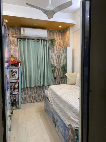 Bedroom in 1.5 BHK Apartment at Andheri West – for Rent