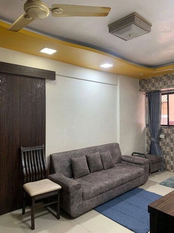 Living Room in 1.5 BHK Apartment at Andheri West – for Rent