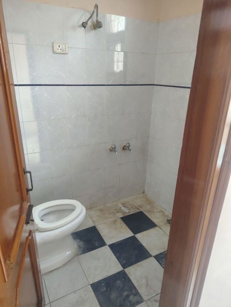 Bathroom, sector 71 4 Bedroom 2500 Sq.Ft. Independent House In Sector 71 Mohali 10128941