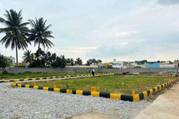 Plot For Sale in Bahadarabad