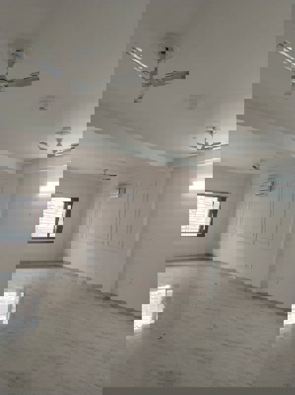 3 BHK + Pooja Room 1600 Sq.Ft. Builder Floor in Hong Kong Bazaar