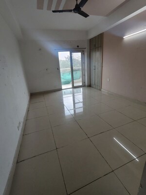 Building Lobby in 2.5 BHK Apartment at Supertech Cape Town, Sector 74 – for Rent