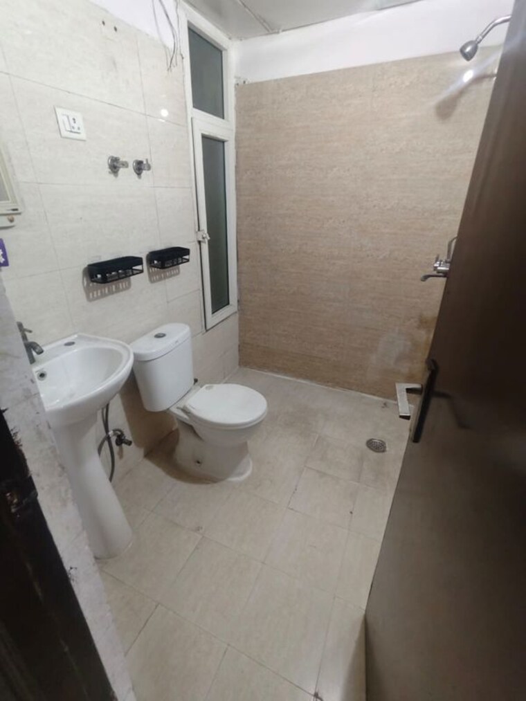 Bathroom, supertech-cape-town 2.5 Bedroom 1150 Sq.Ft. Apartment In Sector 74 Noida 10129022