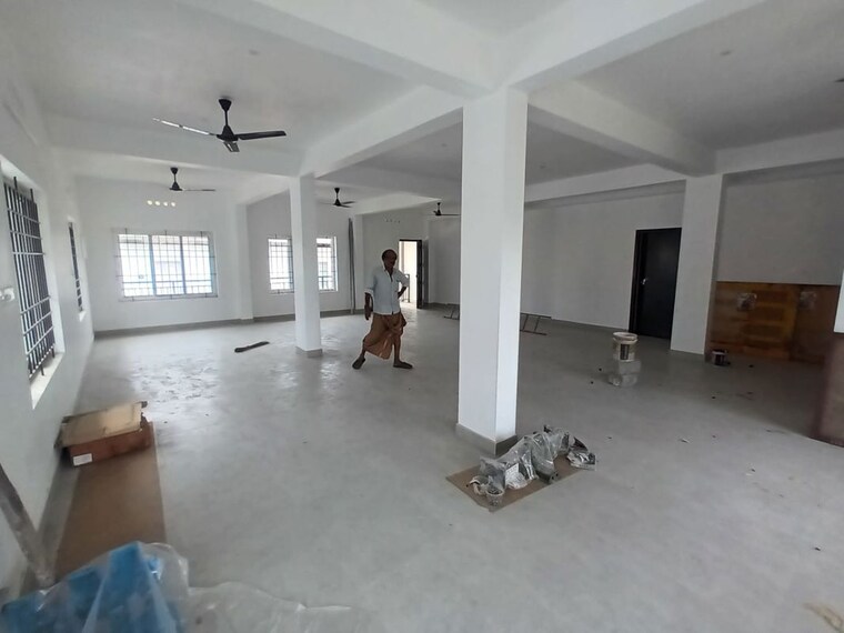  Parking, vyttila Commercial Office Space 1000 Sq.Ft. In Vyttila Kochi 10129023
