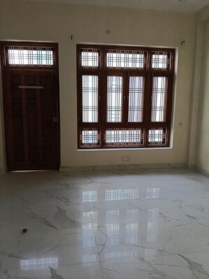 Room in 6 BHK Villa at Gomti Nagar – for Rent