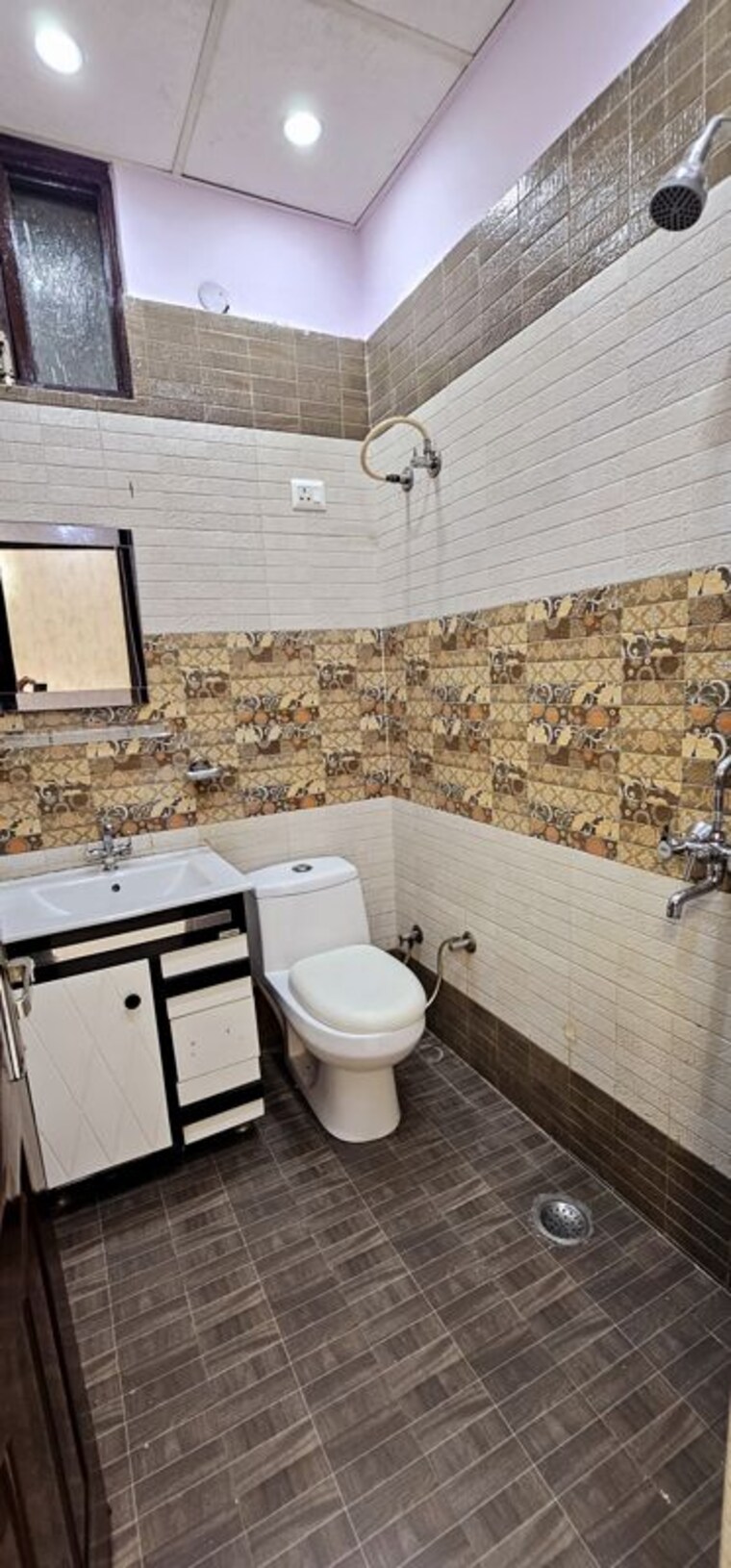 Bathroom, indirapuram shakti khand 1 3 Bedroom 1150 Sq.Ft. Builder Floor In Indirapuram Shakti Khand 1 Ghaziabad 10129055