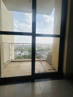 Room in 2 BHK Apartment at Unitech Uniworld Gardens 2, Sector 47 – for Rent
