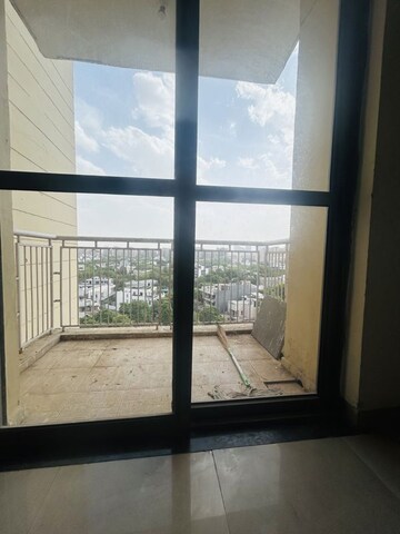 Room in 2 BHK Apartment at Unitech Uniworld Gardens 2, Sector 47 – for Rent