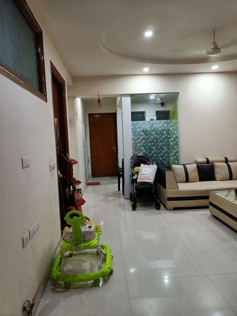Living Room, dlf phase i 2 Bedroom 200 Sq.Yd. Builder Floor In Dlf Phase I Gurgaon 10129070