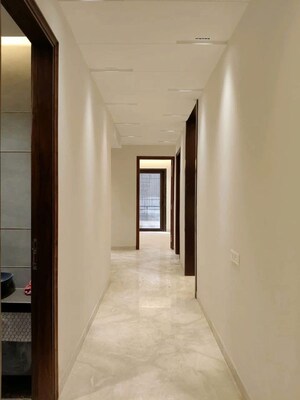 Building Lobby in 3 BHK Apartment at Smart World Orchard, Sector 61 – for Sale