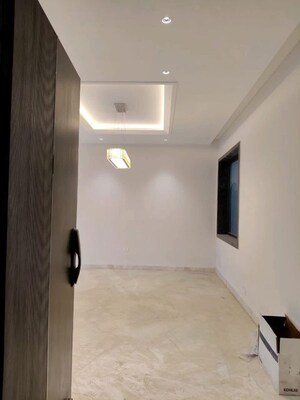 Room in 3 BHK Apartment at Smart World Orchard, Sector 61 – for Sale