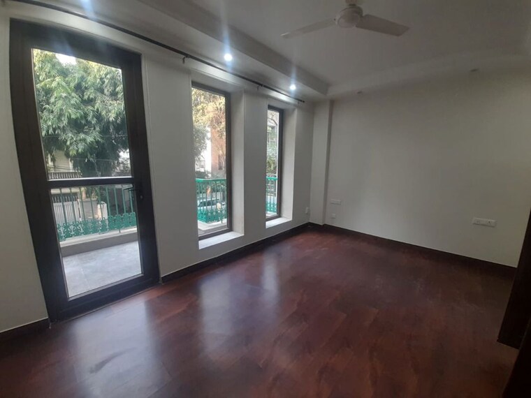 Room, uday park 3 Bedroom 217 Sq.Yd. Builder Floor In Uday Park Delhi 10129127
