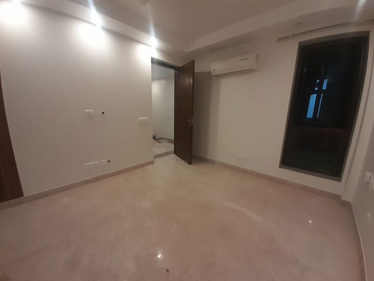 Room, uday park 3 Bedroom 217 Sq.Yd. Builder Floor In Uday Park Delhi 10129127