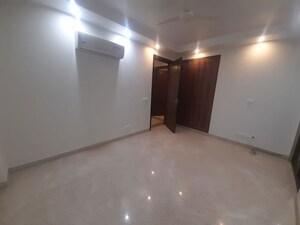 Room in 3 BHK Builder Floor at Uday Park – for Rent