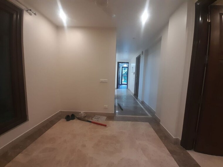 Room, uday park 3 Bedroom 217 Sq.Yd. Builder Floor In Uday Park Delhi 10129127