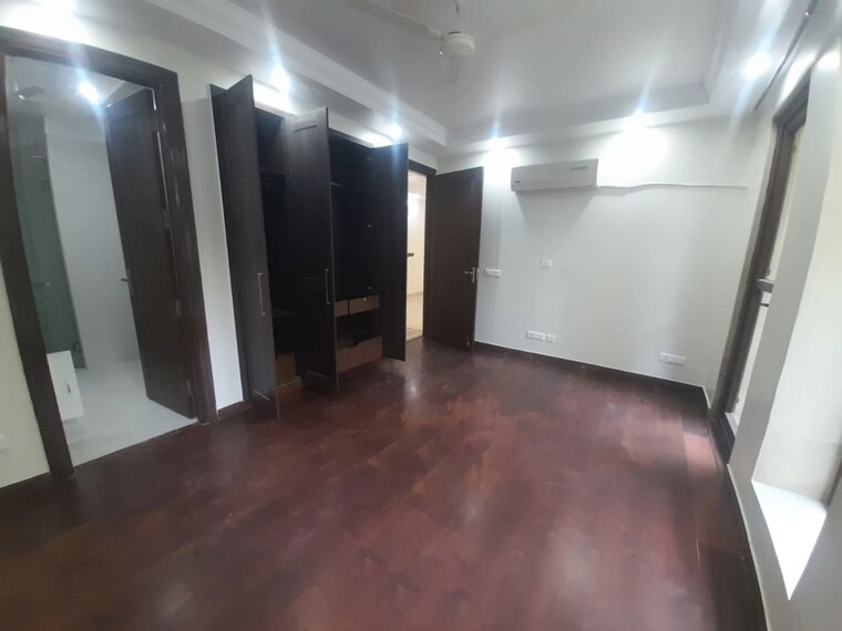 Room, uday park 3 Bedroom 217 Sq.Yd. Builder Floor In Uday Park Delhi 10129127