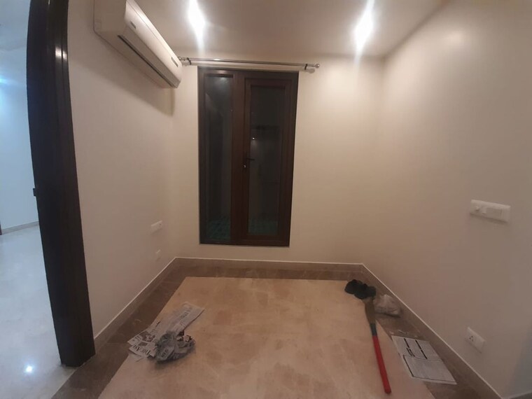 Room, uday park 3 Bedroom 217 Sq.Yd. Builder Floor In Uday Park Delhi 10129127
