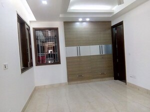 Room in 3 BHK Builder Floor at Uday Park – for Rent