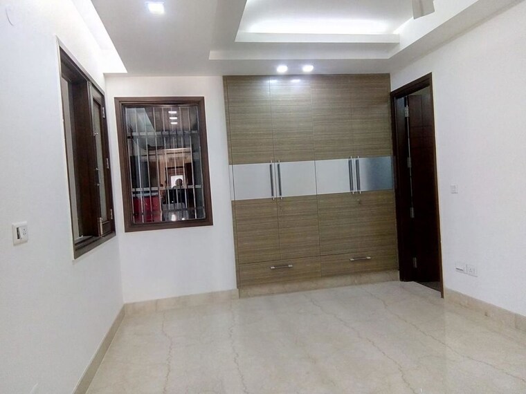 Room, uday park 3 Bedroom 217 Sq.Yd. Builder Floor In Uday Park Delhi 10129130