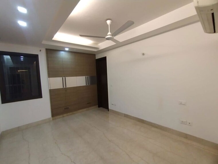 Room, uday park 3 Bedroom 217 Sq.Yd. Builder Floor In Uday Park Delhi 10129130