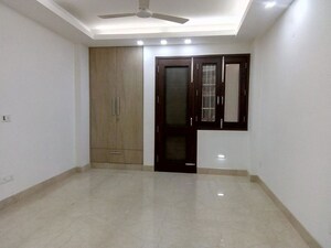 Room in 3 BHK Builder Floor at Uday Park – for Rent