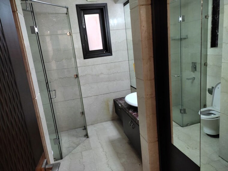 Bathroom, greater kailash ii 3 Bedroom 300 Sq.Yd. Builder Floor In Greater Kailash ii Delhi 10129136