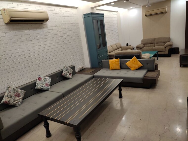 Gym, greater kailash ii 3 Bedroom 300 Sq.Yd. Builder Floor In Greater Kailash ii Delhi 10129136