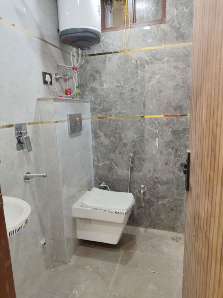 Bathroom, govindpuri 2 Bedroom 550 Sq.Ft. Builder Floor In Govindpuri Delhi 10129139