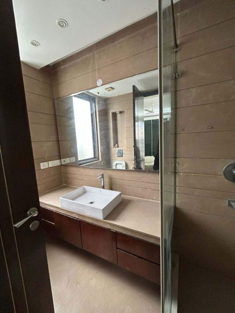 Kitchen, green park 3 Bedroom 220 Sq.Yd. Builder Floor In Green Park Delhi 10129144