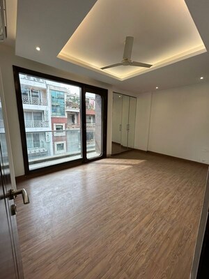 Room in 3 BHK Builder Floor at Green Park – for Rent