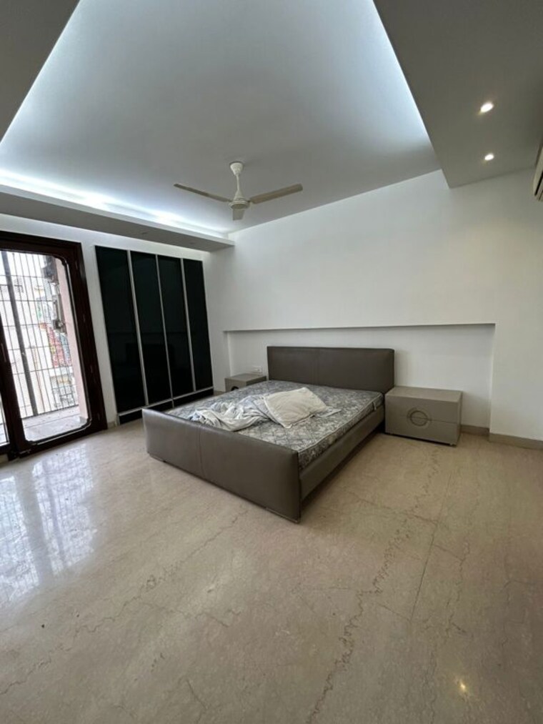 Living Room, green park 3 Bedroom 220 Sq.Yd. Builder Floor In Green Park Delhi 10129144