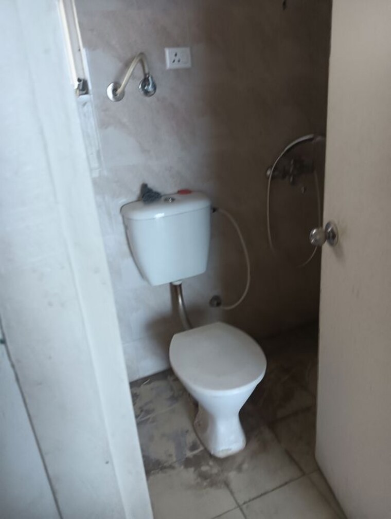 Bathroom, gaur-yamuna-city 4 Bedroom 1950 Sq.Ft. Apartment In Gaur Yamuna City Greater Noida 10129157
