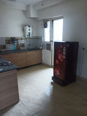 Room in 4 BHK Apartment at Gaur Yamuna City, Gaur Yamuna City – for Rent