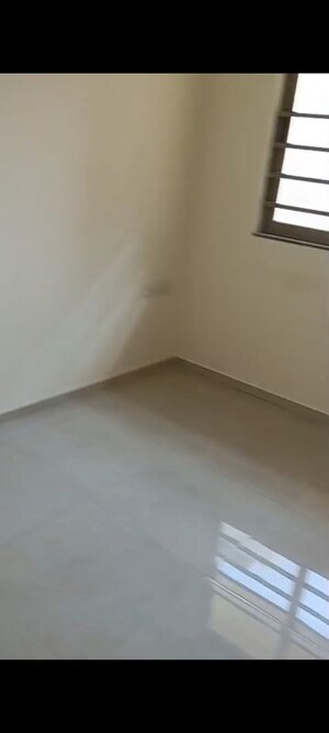 Room in 2 BHK Apartment at Sheth Vasant Oasis, Andheri East – for Rent