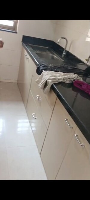 Furnished Amenities in 2 BHK Apartment at Sheth Vasant Oasis, Andheri East – for Rent