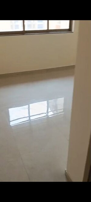 Room in 2 BHK Apartment at Sheth Vasant Oasis, Andheri East – for Rent