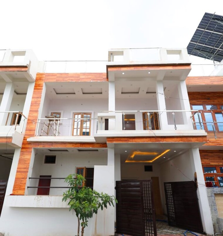 Exterior View, krishna nagar 3.5 Bedroom 800 Sq.Ft. Villa In Krishna Nagar Lucknow 10129146