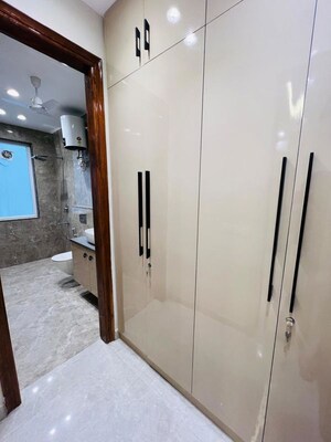 Building Lobby in 3 BHK Builder Floor at Uppal Southend, Sector 49 – for Sale