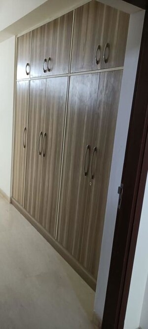 Room in 3 BHK Apartment at Omaxe Royal Residency Faridabad, Sector 79 – for Rent
