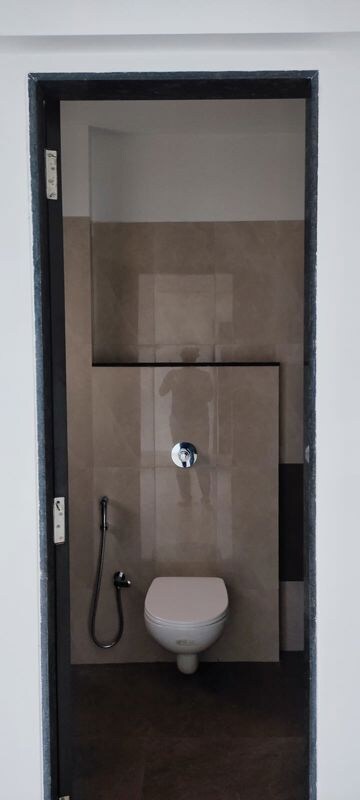 Furnished Amenities in 2 BHK Apartment at Empire Towers, Goregaon East – for Rent