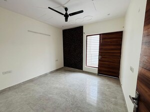 Room in 2 BHK Builder Floor at Puri Kohinoor, Sector 89 – for Rent